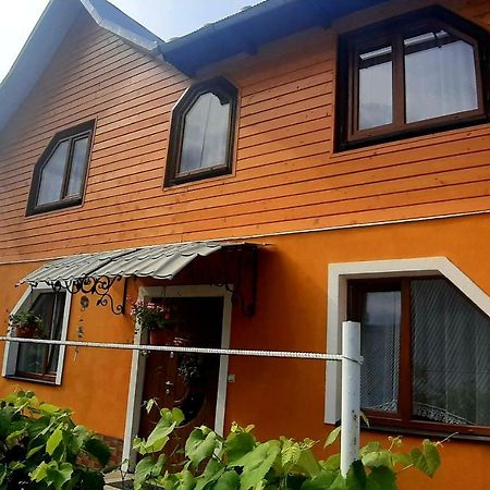 Guest House Karpaty Yaremche Exterior foto