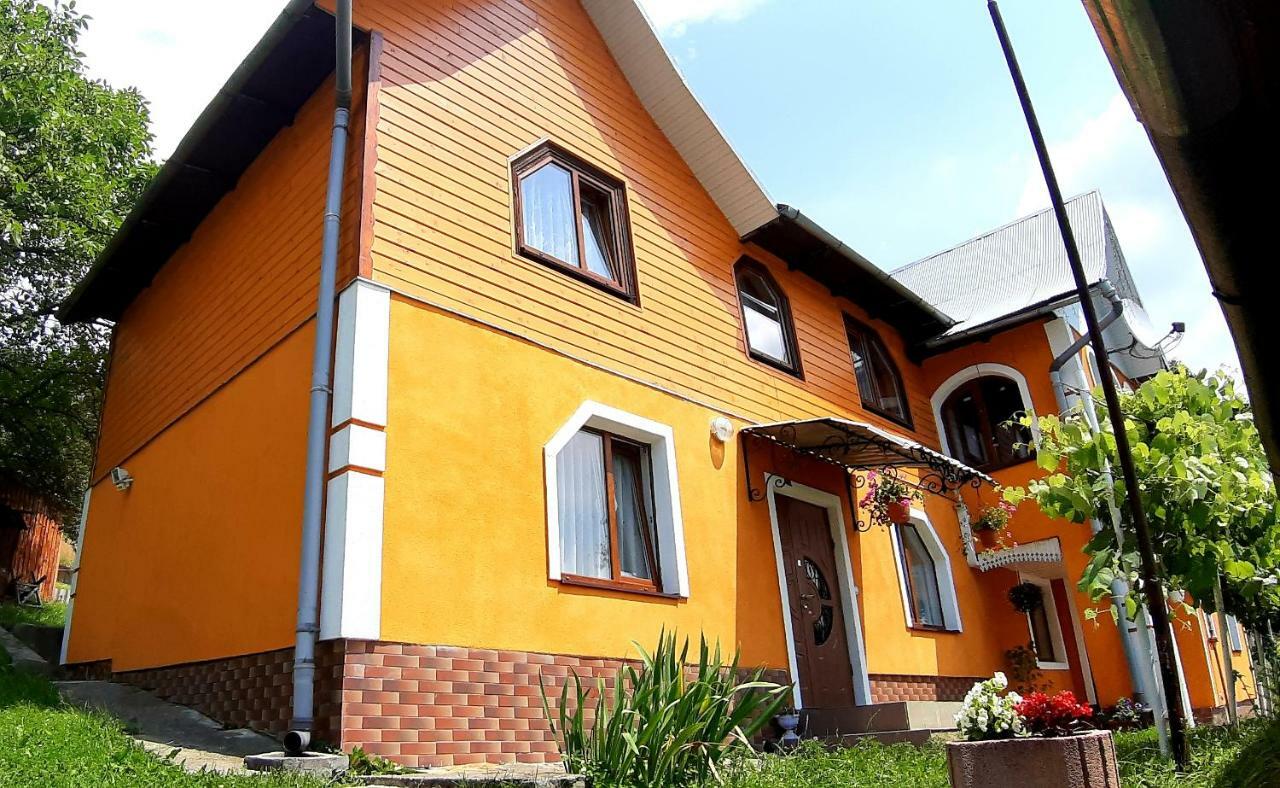 Guest House Karpaty Yaremche Exterior foto